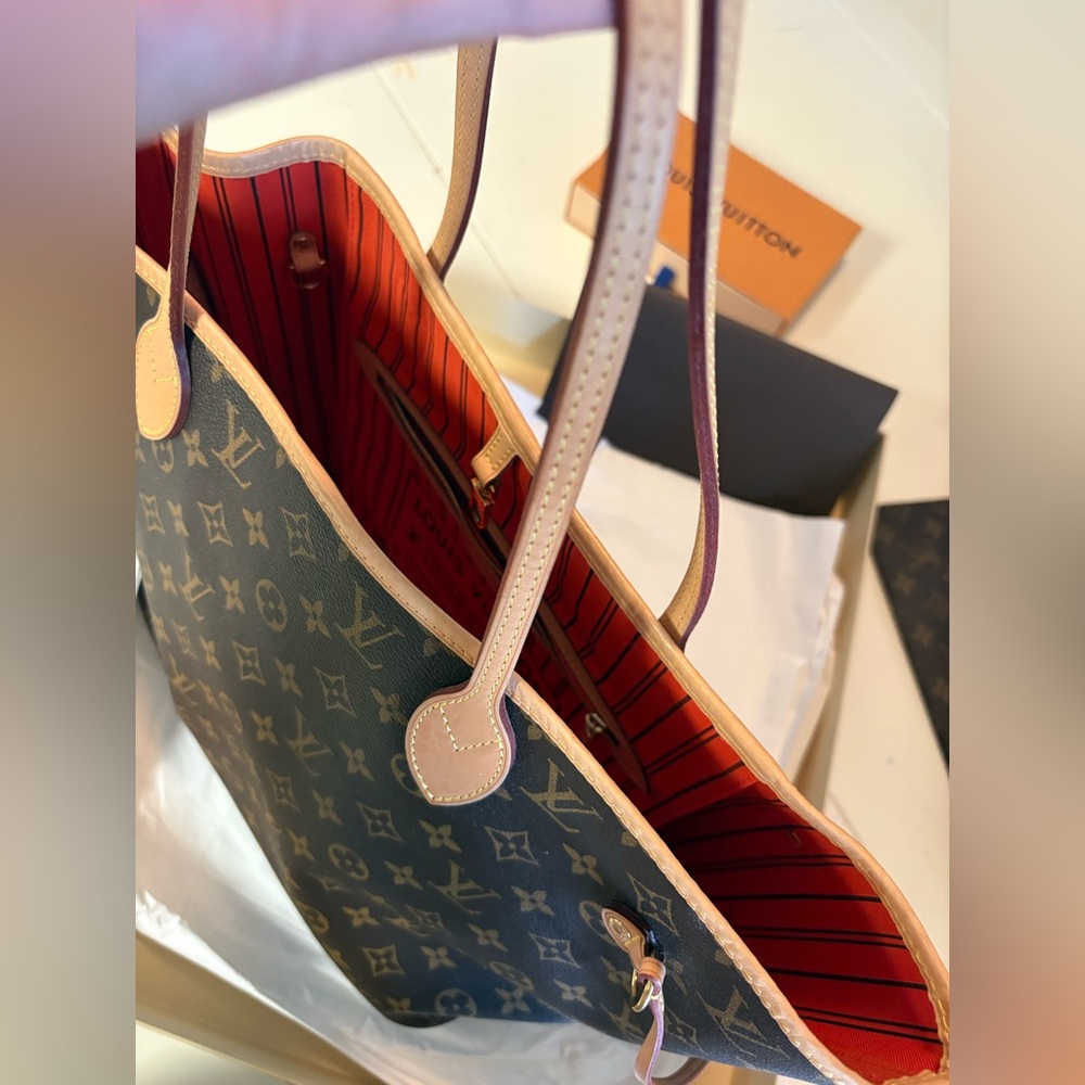 Authentic Louis Vuitton Nevergull MM monogram bag
Pre-owned/Like new - Picture 7 of 16